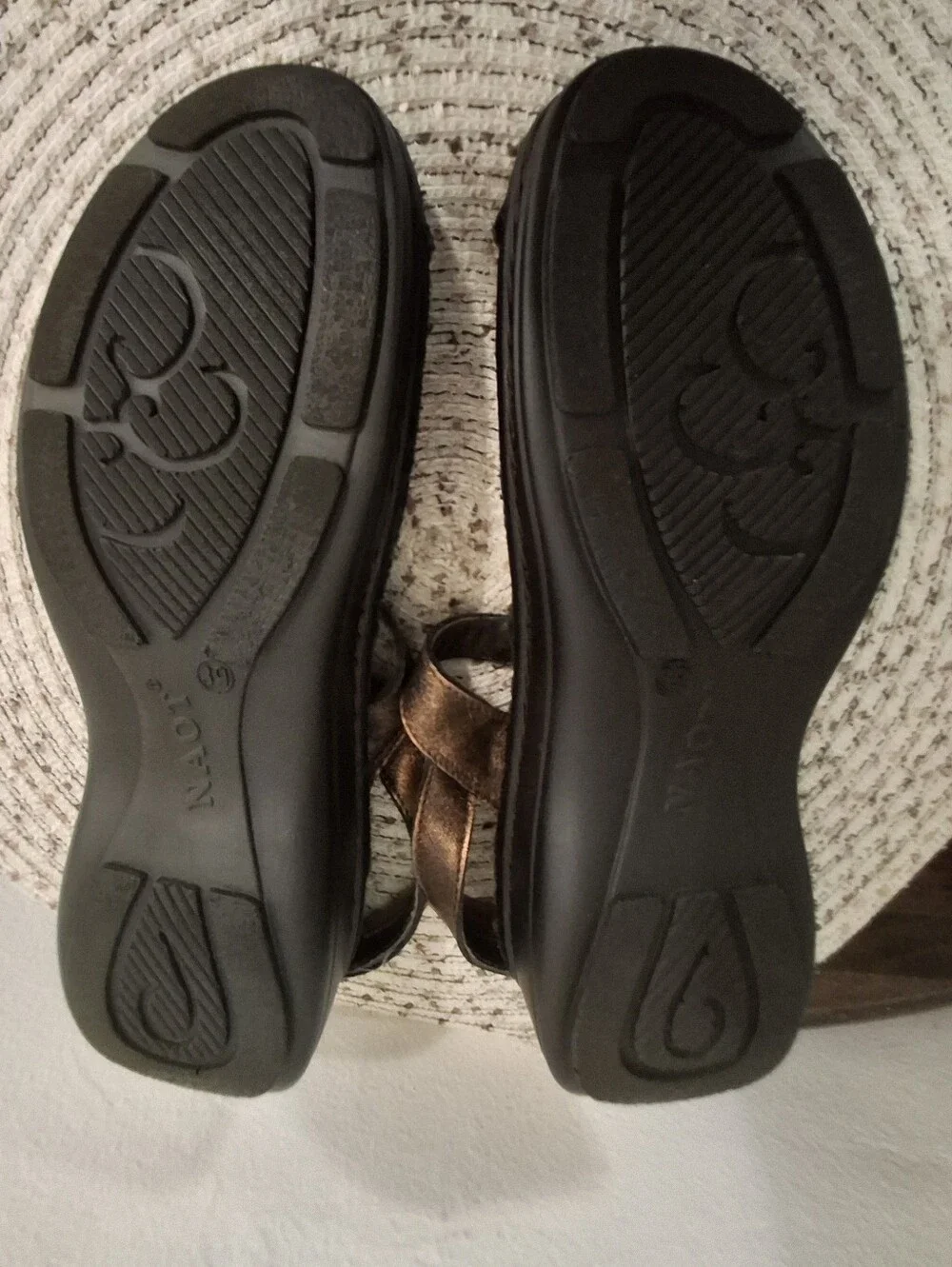 Naot Women's Metallic Bronze Adjustable Strap Sandals Size 39.
